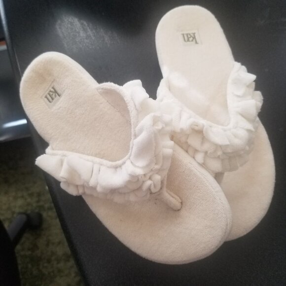 KN Shoes - KN Cozy Ruffled Sandal/Slippers with Rubber Soul NWOT Sz 6